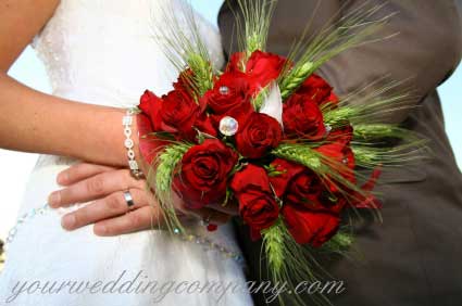 Buket od crvenih ruza za vjencanje