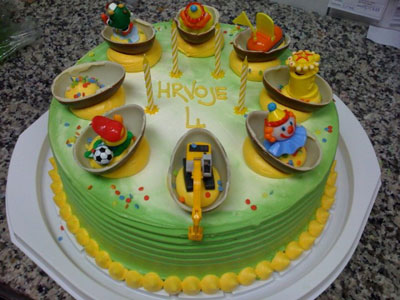 Kinder surprise torta