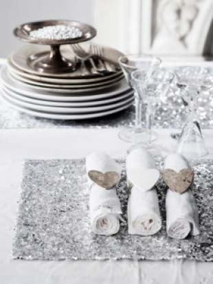 H&M srebrna dekoracija stola