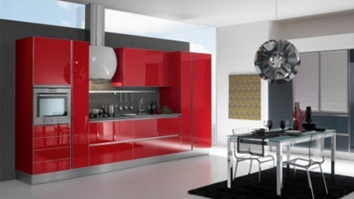 Moderne crvene kuhinje